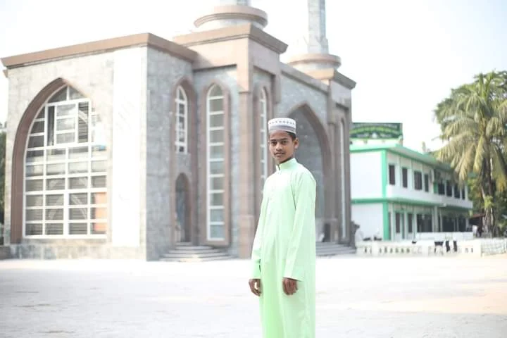 আমি একজন নিম্ন মধ্যবিত্ত পরিবারের সন্তান।
