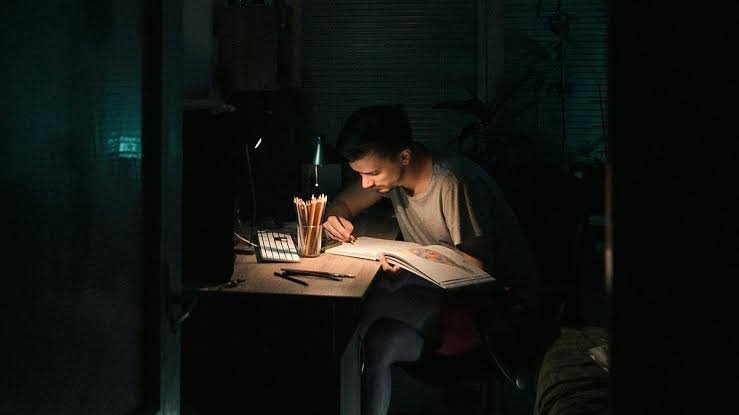 রাত জেগে বই পড়া